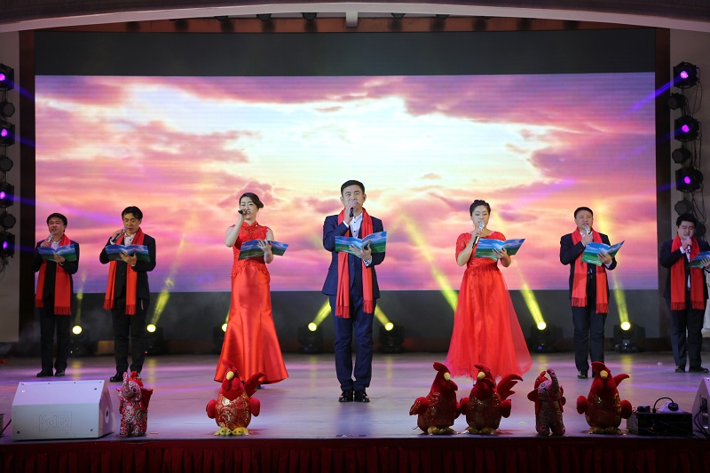 工會(huì)主席姜洪濤等人朗誦董事長(zhǎng)新作《夢(mèng)讓人永遠(yuǎn)年輕》